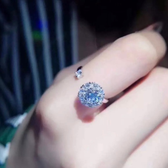 Daisy Flower Fancy Fidget Spinner Crystal CZ Rotating Silver Ring Resizable - Picture 6 of 6